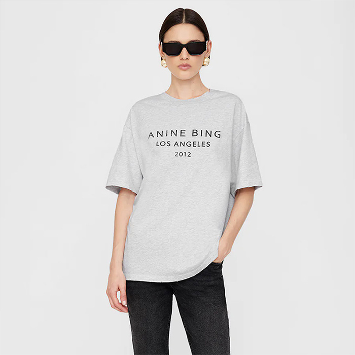 The export branded women's t-shirts are very diverse and rich.