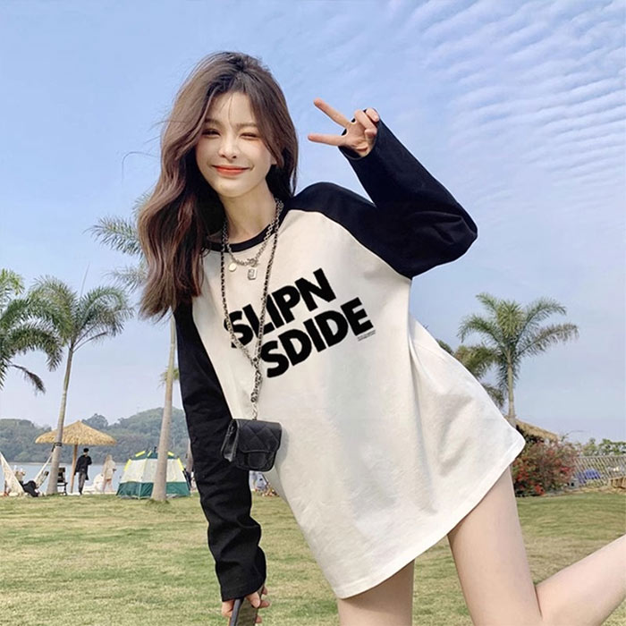 Dynamic and youthful oversize long-sleeved T-shirt