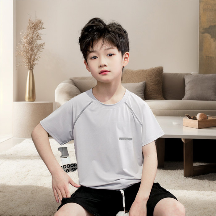 Prioritize using high-quality fabrics to sew exported children's t-shirts.