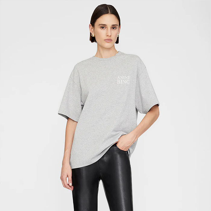 Dynamic and youthful with the export branded women's t-shirt with wide form