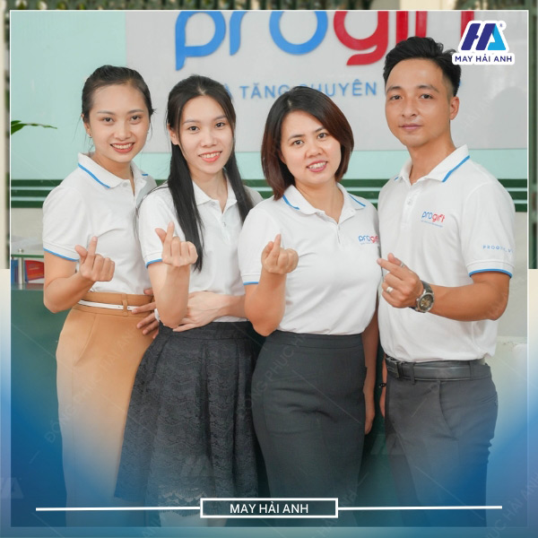 Instructions on how to coordinate clothes with white uniform shirts