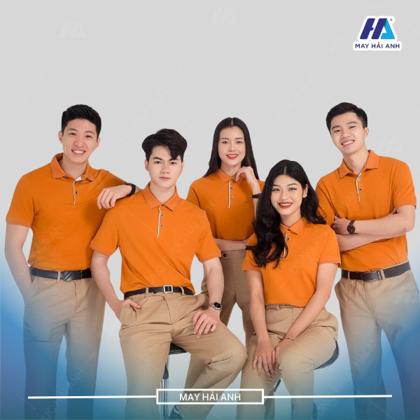 Bronze-orange polo shirt with luxurious and classy snap buttons