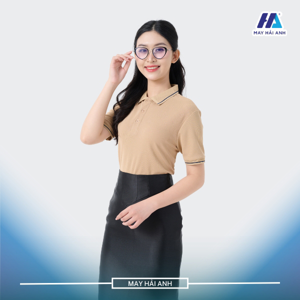 Brown polo shirt with woven collar design with hem