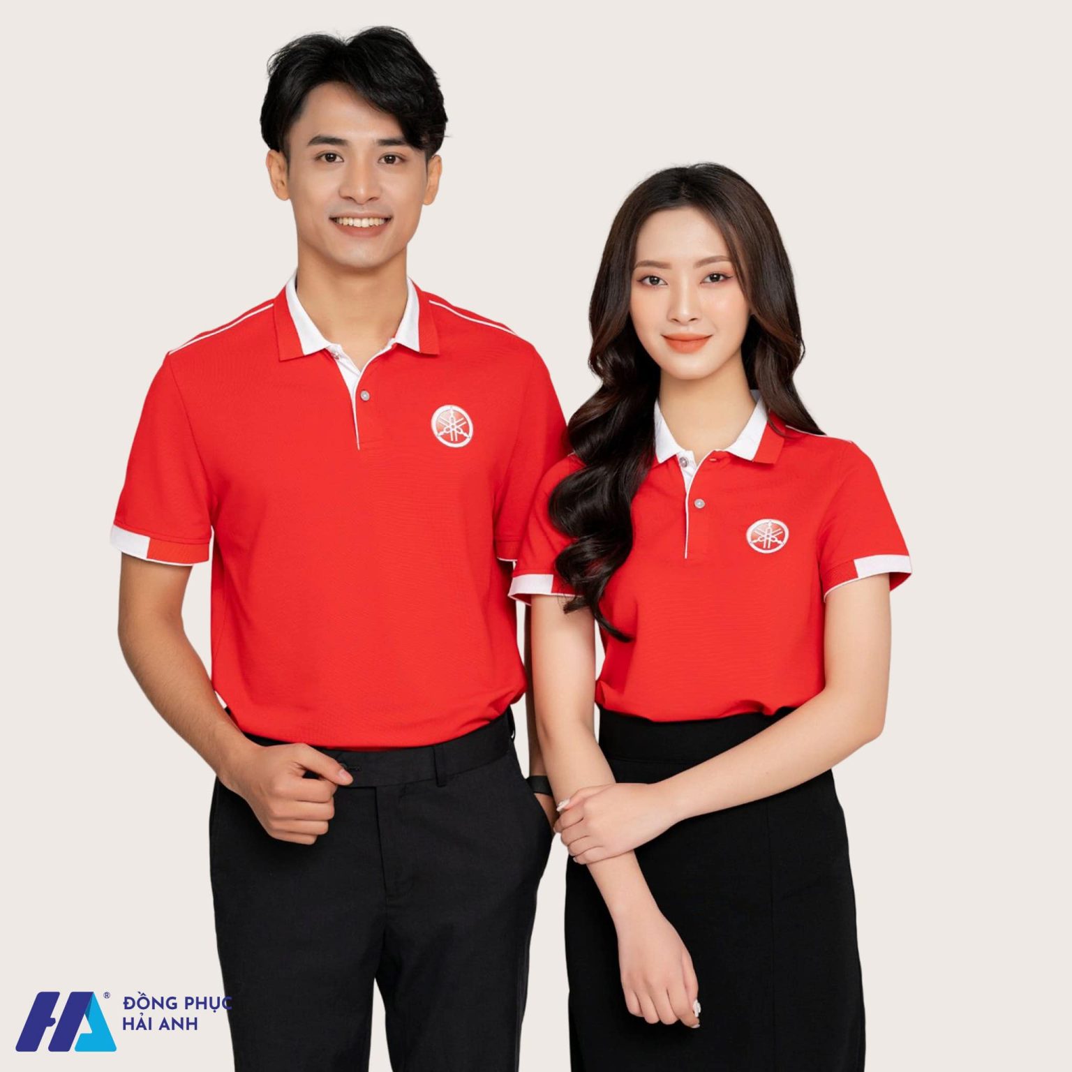Mẫu áo đồng phục công ty màu đỏ đô có cổ